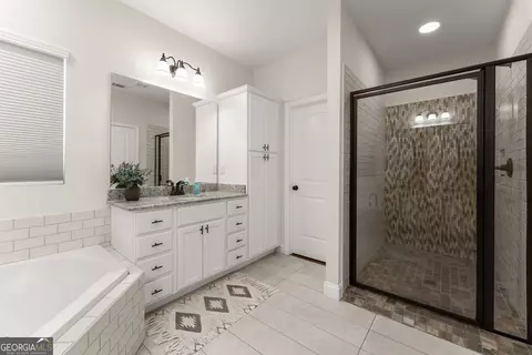 Bath - 179 Prime Dr, Commerce, GA 30530 photo 2 of 5
