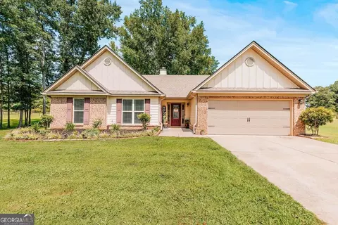 296 Highlands Dr, Winterville, GA 30683