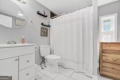 Bath - 2490 Jackson Rd, Griffin, GA 30223 photo 3 of 6