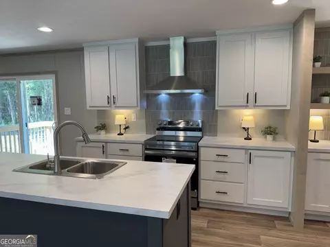 Kitchen - 38 Jane St, Midway, GA 31320 photo 4 of 6
