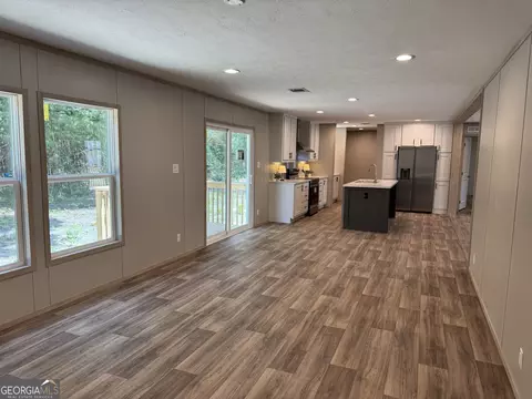 Living - 38 Jane St, Midway, GA 31320 photo 5 of 6