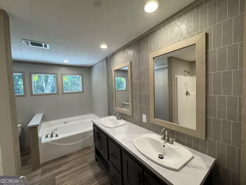 Bath - 38 Jane St, Midway, GA 31320 photo 1 of 5