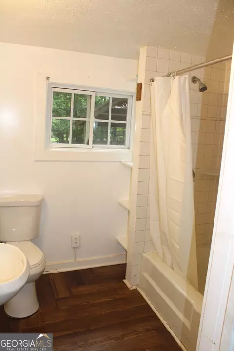 Bath - 906 Callaway Ave, Lagrange, GA 30240 photo 4 of 5