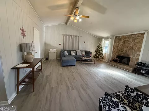 Living - 102 Hemlock St, Warner Robins, GA 31093 photo 4 of 6