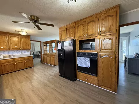 Kitchen - 102 Hemlock St, Warner Robins, GA 31093 photo 4 of 7