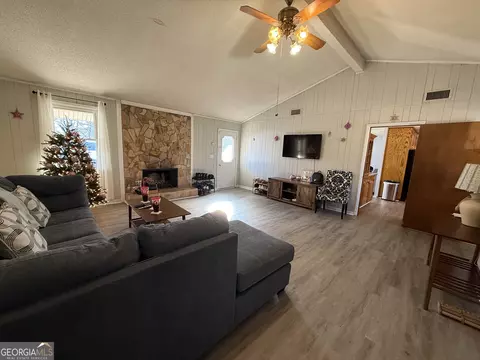Living - 102 Hemlock St, Warner Robins, GA 31093 photo 5 of 6