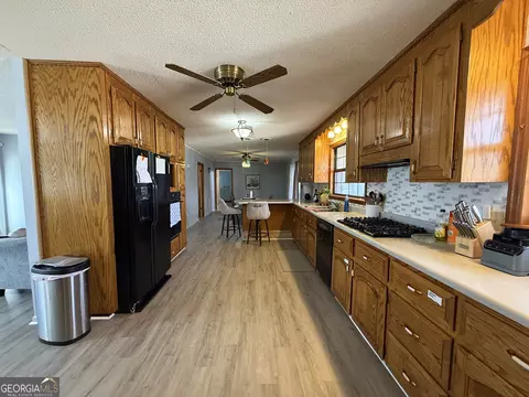 Kitchen - 102 Hemlock St, Warner Robins, GA 31093 photo 7 of 7