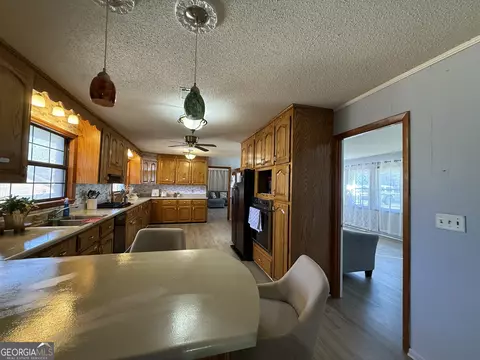 Kitchen - 102 Hemlock St, Warner Robins, GA 31093 photo 6 of 7
