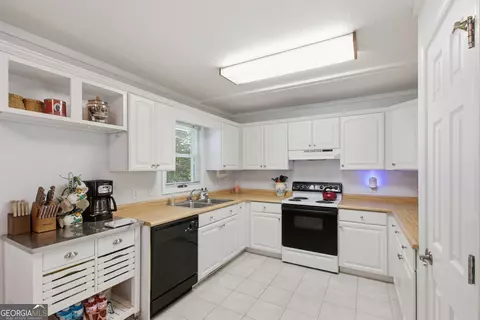 Kitchen - 834 Hardy Rd, Martin, GA 30557 photo 2 of 3