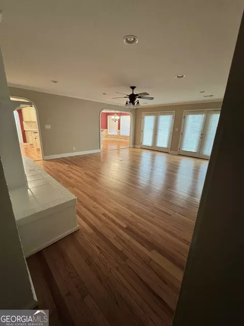 Living - 715 Ridgecrest Rd, Lagrange, GA 30240 photo 3 of 4