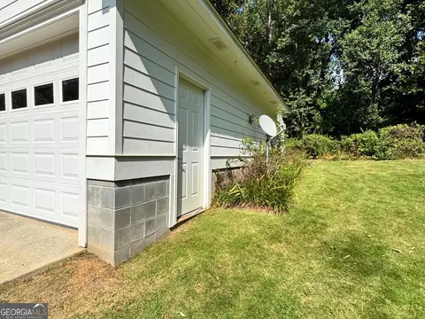 Exterior - 715 Ridgecrest Rd, Lagrange, GA 30240 photo 4 of 8