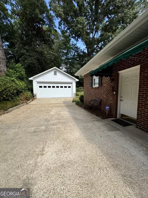 Exterior - 715 Ridgecrest Rd, Lagrange, GA 30240 photo 2 of 8