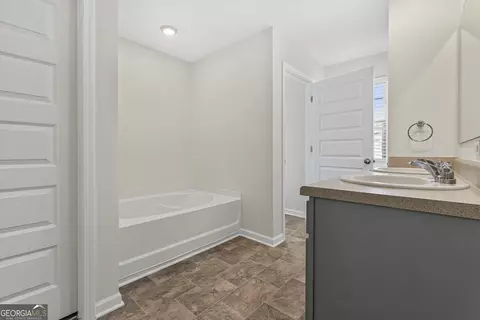 Entry Way - 174 Hampton Cir, Mcdonough, GA 30253 photo 6 of 7