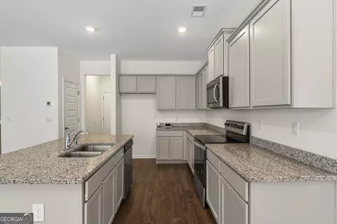 Kitchen - 174 Hampton Cir, Mcdonough, GA 30253 photo 1 of 2