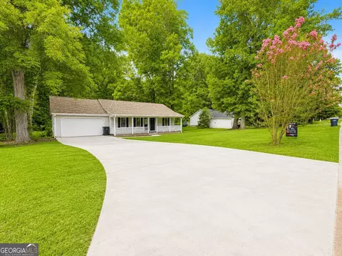 Exterior - 135 Willow Shoals Dr, Covington, GA 30016 photo 2 of 8
