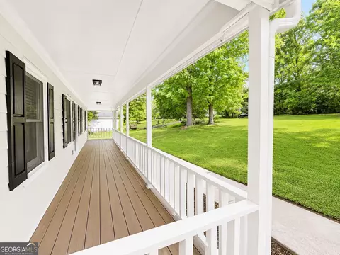 Exterior - 135 Willow Shoals Dr, Covington, GA 30016 photo 5 of 8
