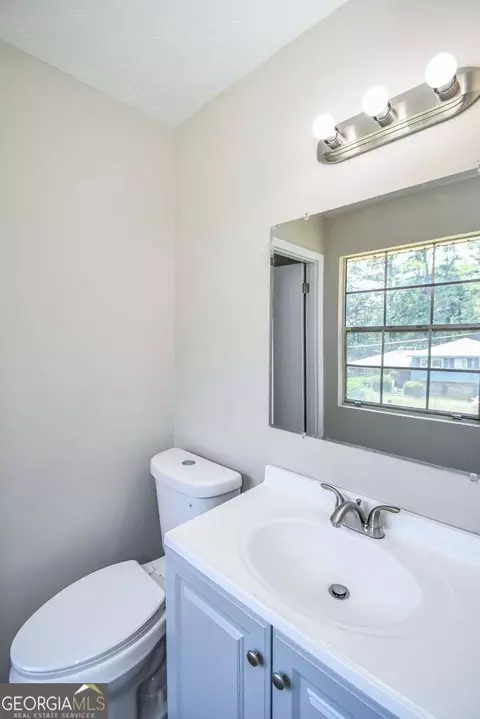 Bath - 6473 Fleur De Lis Dr, Morrow, GA 30260 photo 2 of 3