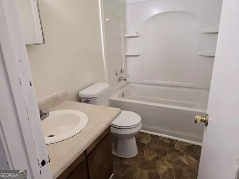 Bath - 200 Washington St, Barnesville, GA 30204 photo 1 of 3