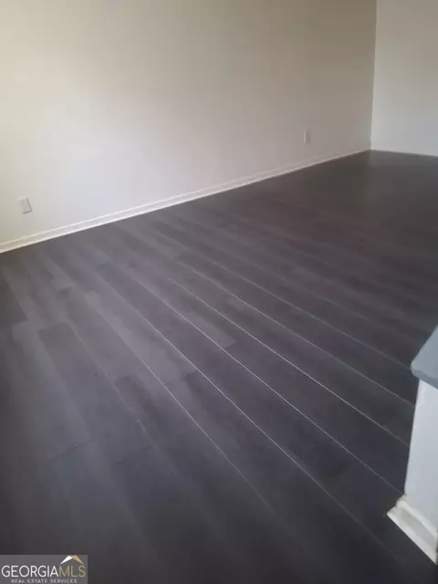 Living - 200 Washington St, Barnesville, GA 30204 photo 2 of 2