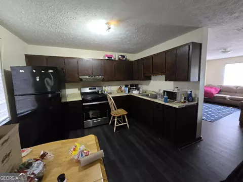 Kitchen - 200 Washington St, Barnesville, GA 30204 photo 3 of 5