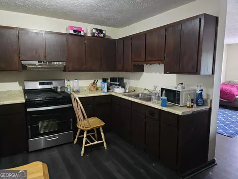 Kitchen - 200 Washington St, Barnesville, GA 30204 photo 4 of 5