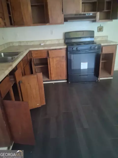 Kitchen - 200 Washington St, Barnesville, GA 30204 photo 5 of 5