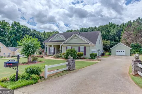 42 Dumar Ln, Hoschton, GA 30548