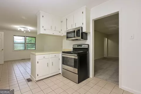 Kitchen - 763 Oak Ave, Pinehurst, GA 31070 photo 2 of 2
