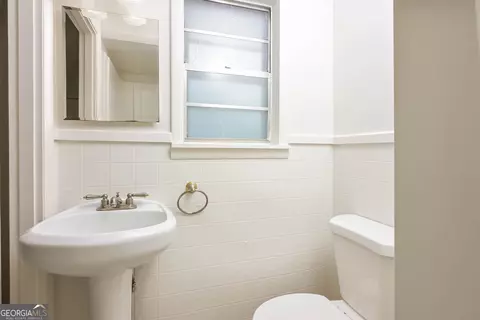 Bath - 763 Oak Ave, Pinehurst, GA 31070 photo 1 of 2