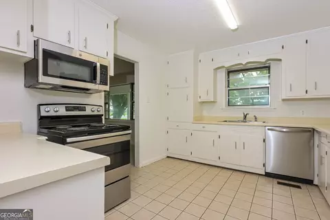 Kitchen - 763 Oak Ave, Pinehurst, GA 31070 photo 1 of 2