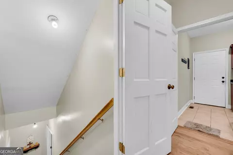 Entry Way - 4165 Prather Bridge Rd, Toccoa, GA 30577 photo 4 of 6
