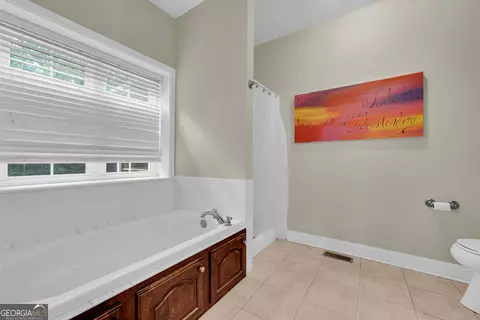 Bath - 4165 Prather Bridge Rd, Toccoa, GA 30577 photo 3 of 7