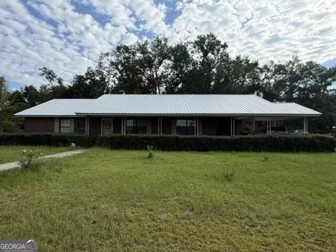 44 Hilltop Dr, Lumber City, GA 31549