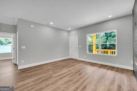 Living - 159 Wright Cir, Athens, GA 30601 photo 3 of 4