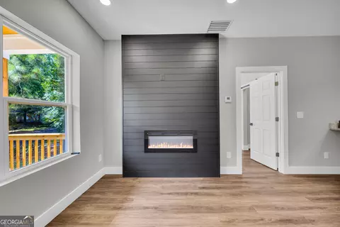 Living - 159 Wright Cir, Athens, GA 30601 photo 4 of 4