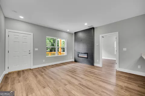 Living - 159 Wright Cir, Athens, GA 30601 photo 2 of 4