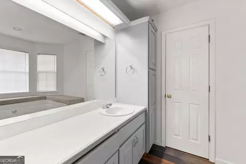 Bath - 7501 Lula Rd, Lula, GA 30554 photo 3 of 4
