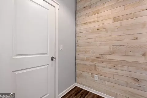 Entry Way - 1183 Hudson Ct, Bethlehem, GA 30620 photo 2 of 7