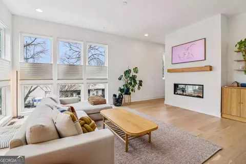1229 Chelsea Cir NW, Atlanta, GA 30318