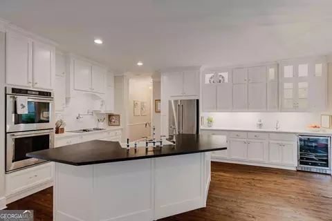 Kitchen - 152 Thornhill Dr, Athens, GA 30607 photo 4 of 5