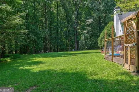 Exterior - 152 Thornhill Dr, Athens, GA 30607 photo 8 of 13