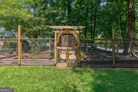 Exterior - 152 Thornhill Dr, Athens, GA 30607 photo 7 of 13