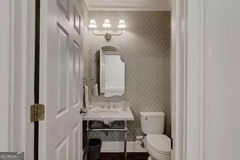 Bath - 152 Thornhill Dr, Athens, GA 30607 photo 1 of 7