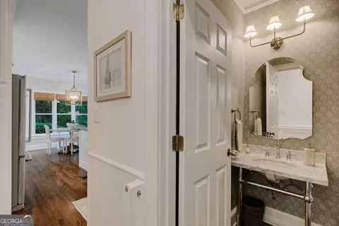 Entry Way - 152 Thornhill Dr, Athens, GA 30607 photo 5 of 7