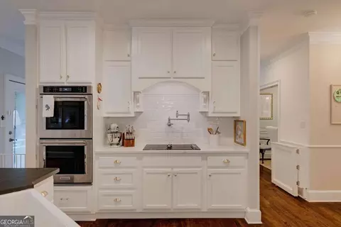 Kitchen - 152 Thornhill Dr, Athens, GA 30607 photo 3 of 5