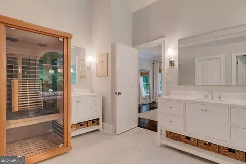 Bath - 152 Thornhill Dr, Athens, GA 30607 photo 5 of 7