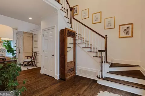 Entry Way - 152 Thornhill Dr, Athens, GA 30607 photo 2 of 7