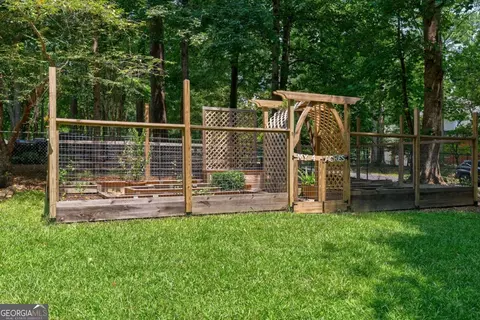 Exterior - 152 Thornhill Dr, Athens, GA 30607 photo 6 of 13