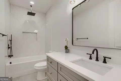 Bath - 932 Cooper Rd, Grayson, GA 30017 photo 5 of 6