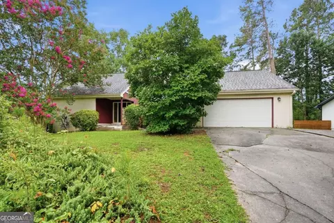 1384 Huntsmen Gln, Riverdale, GA 30296